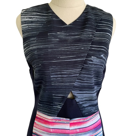 GINGER & SMART Sz8 Stunning multi fabric structured dress with keyhole cut out🏅 - Picture 2 of 12